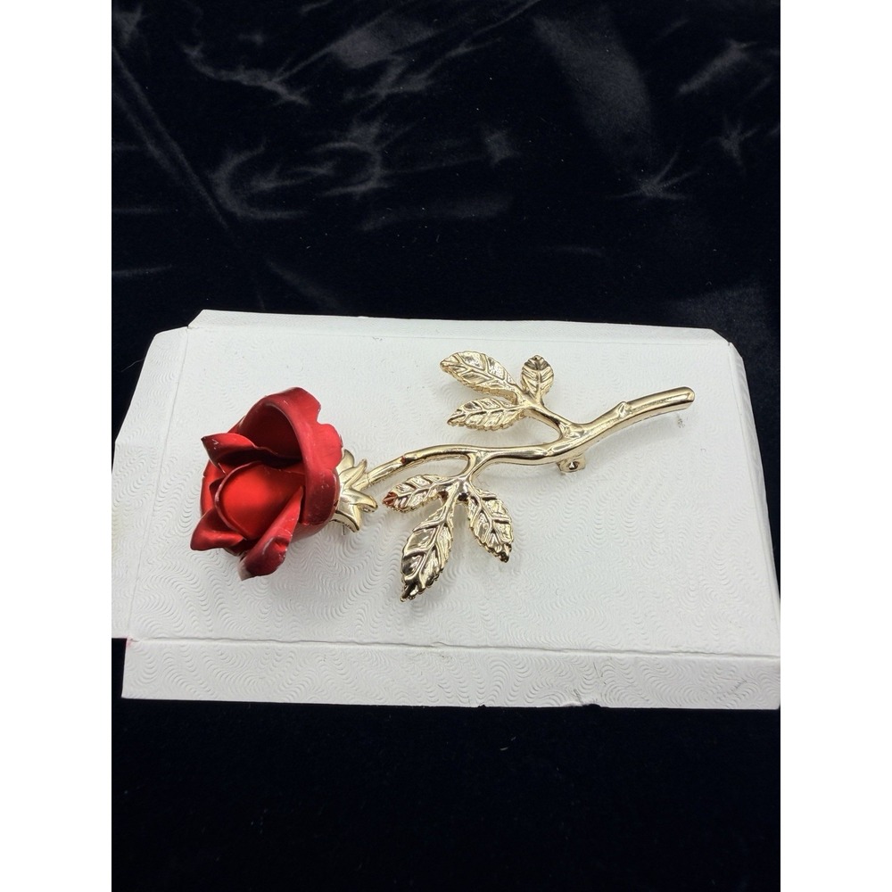 LONG STEM RED ROSE BROOCH PIN VTG CLASSIC BEAUTY GOLD TONE 3" SHIMMERING LEAVES